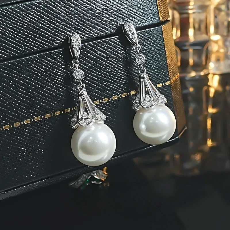 Noble and elegant bright light round mother of pearl earrings 925 silver classical light luxury socialite exquisite design