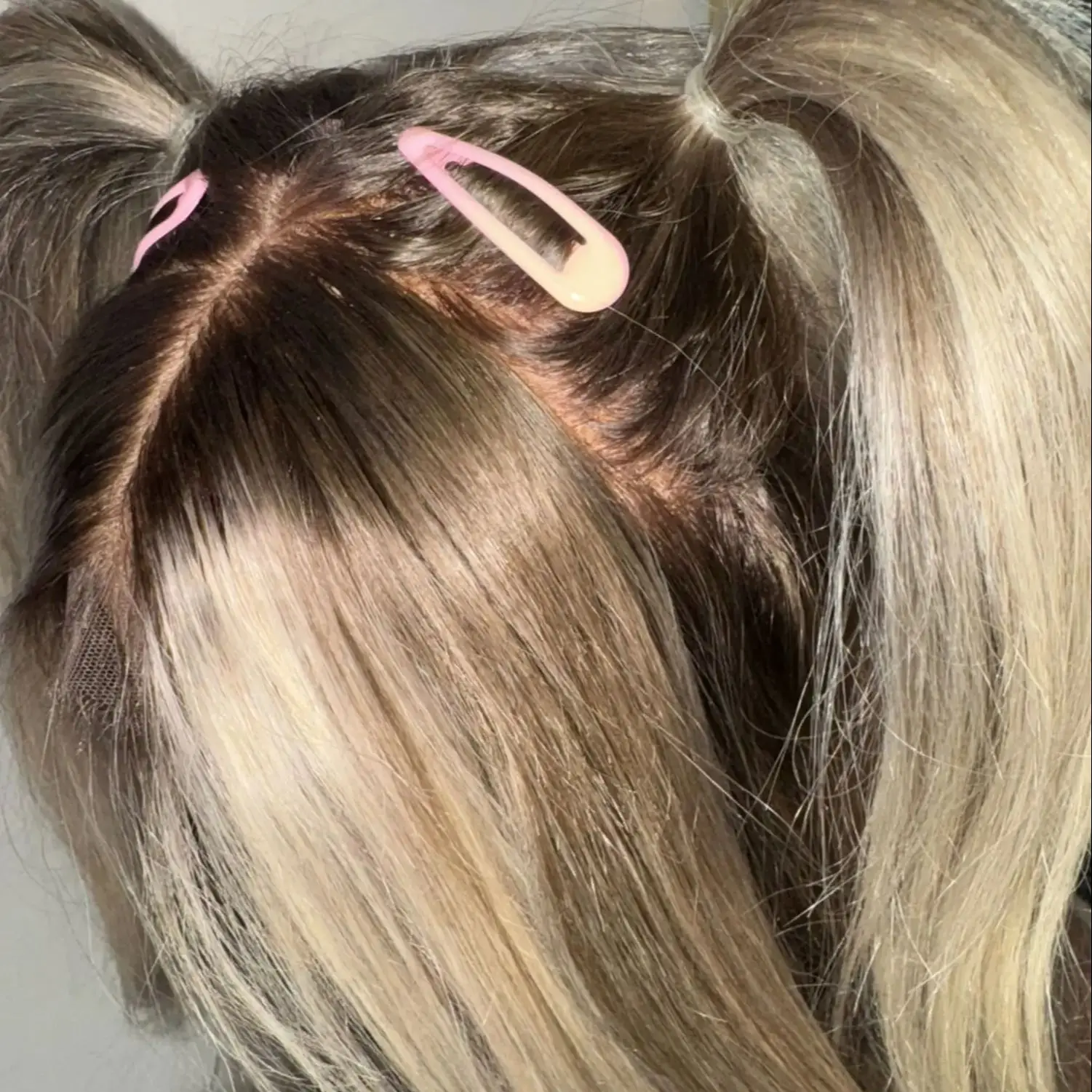 

22-дюймовый серый платиновый блондин с эффектом омбре 13*4 HD, невидимые прозрачные парики на шнурке, натуральные глубокие волны, смешанные цвета, полные парики