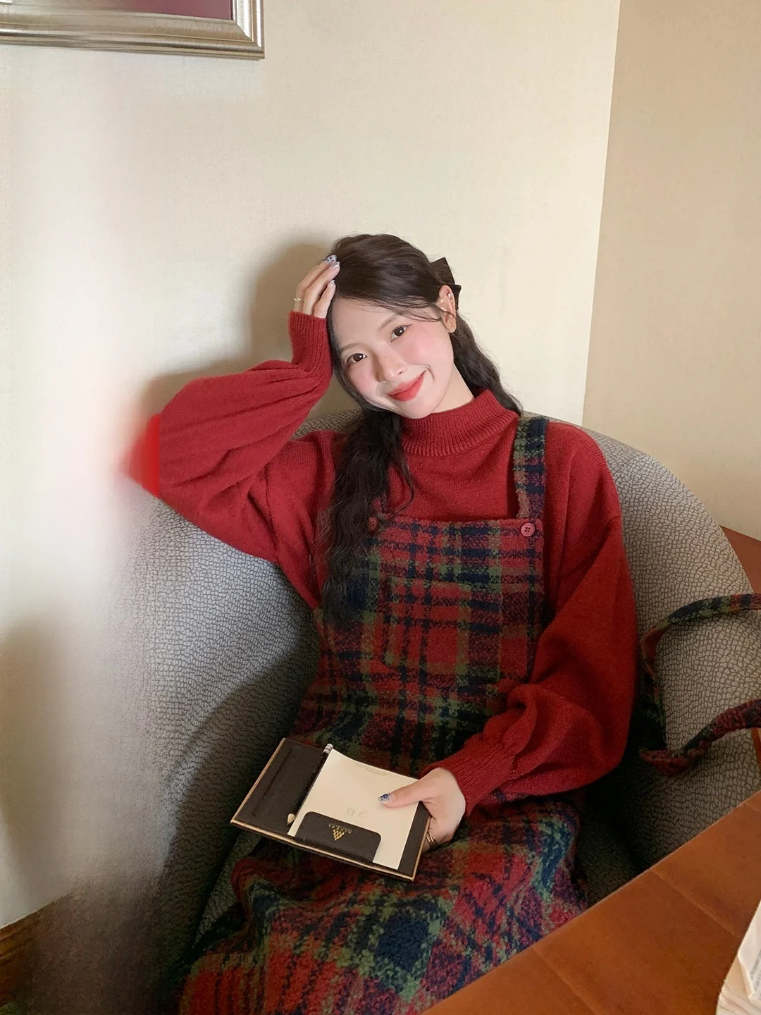 

Красный новогодний комплект из трех предметов: винтажный свитер, жилет и юбка. Мягкий вязаный комплект с длинными рукавами Ciwalk.