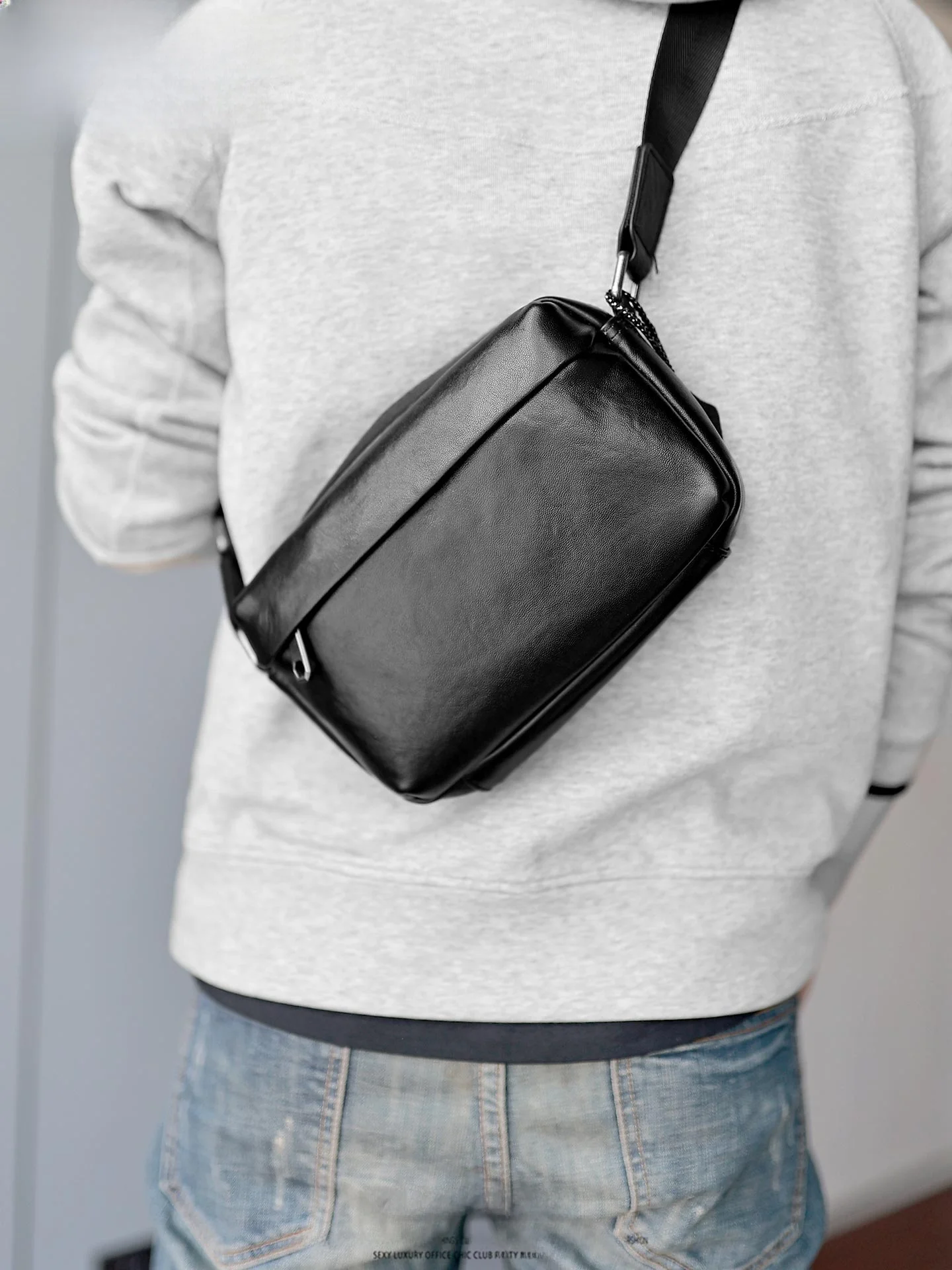 sac-bandouliere-en-cuir-noir-pour-homme-zuosen-–-sac-de-poitrine-minimaliste-et-tendance-style-decontracte-en-cuir-tanne