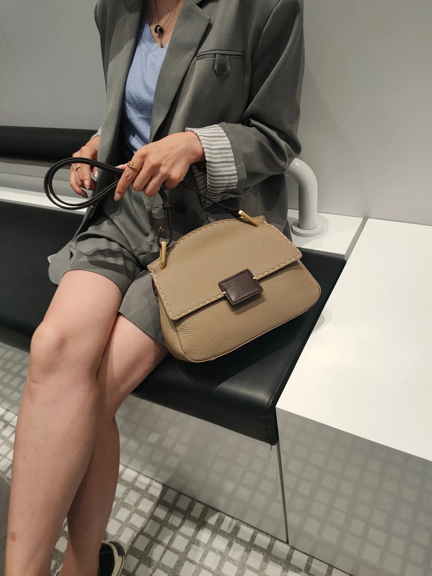 Women's Shoulder Bags Handbags Leather Bags Zipper Closure Large Capacity Underarm Shoulder Bags Fashion Stylev