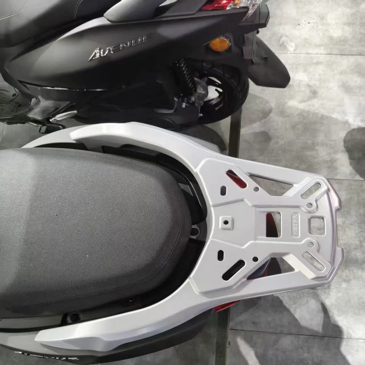 

Для Yamaha AVENUE 125 2025 мотоциклетные утолщенные задние полки из алюминиевого сплава, задние багажники, багажник, аксессуары для хвостового крыла