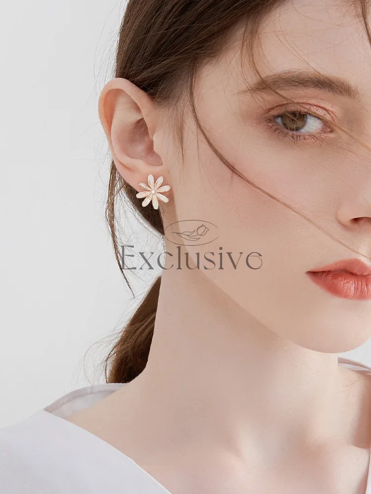 Small daisy flower ear clips femininity high-end simple earrings