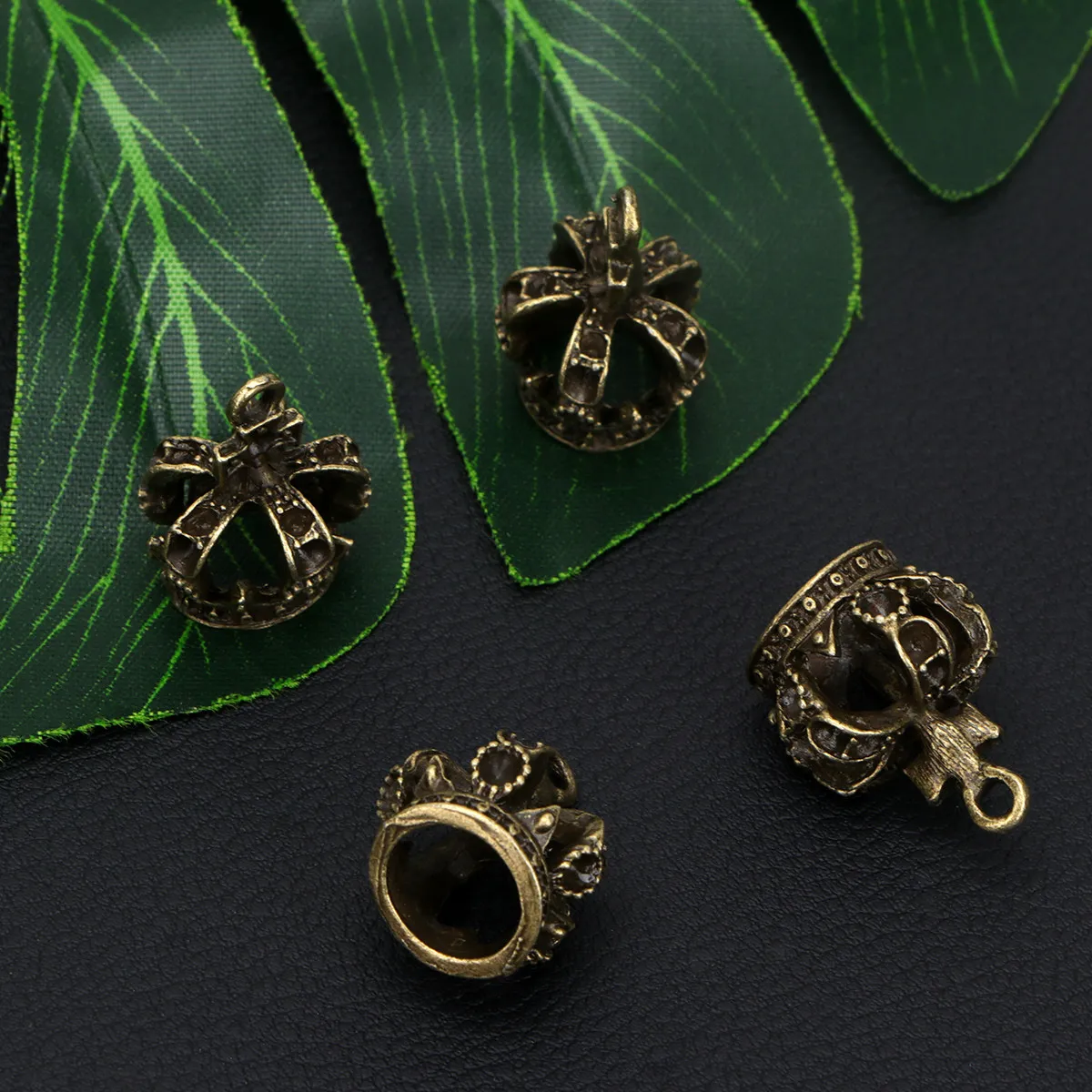 

10Pcs Crown Pendants DIY Jewelry Accessories Hollow Alloy Retro Charms for Keyrings Necklaces Creative DIY Crafts