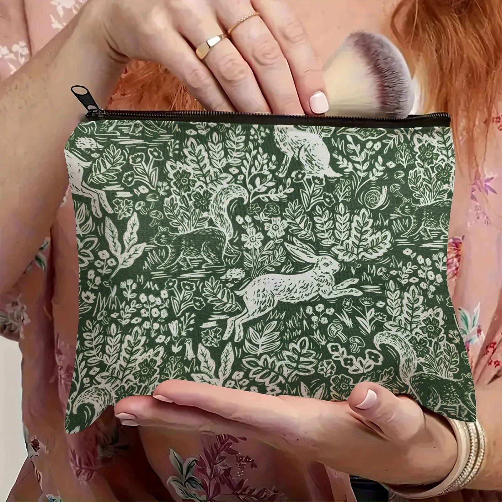 Wild Poplar Rabbit & Squirrel Makeup Bag - Green Rifle Design Zipper Pouch, Durable Polyester Cosmetic Organizer with Random