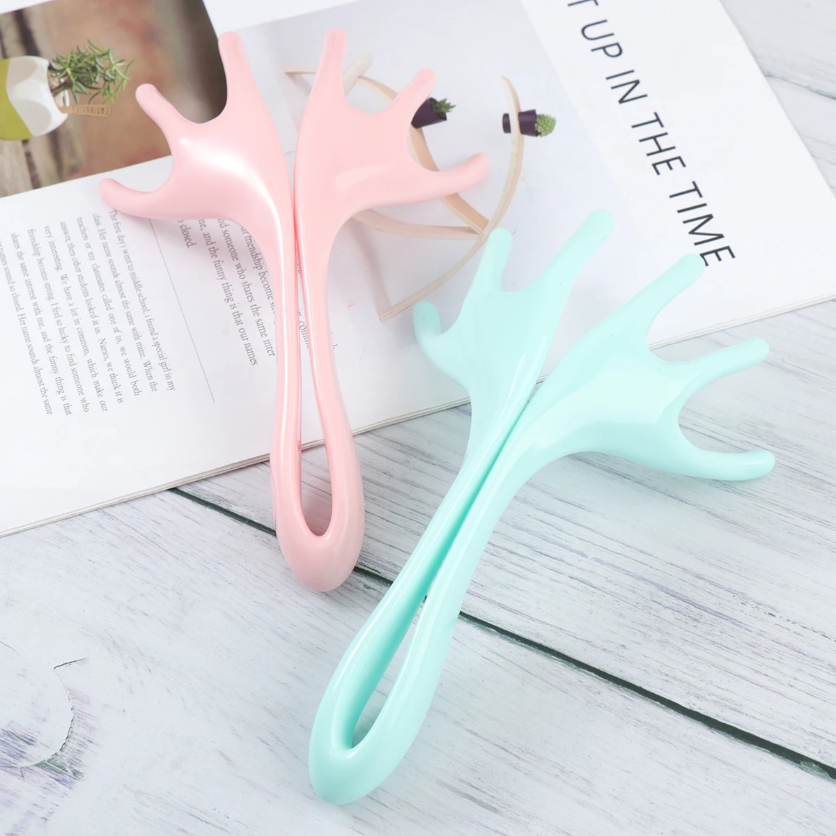 

2pcs Portable Six-Finger Head Claw Massager Scalp Massage Tool For Handheld Relaxation Muscle Stimulator Travel Size Massage