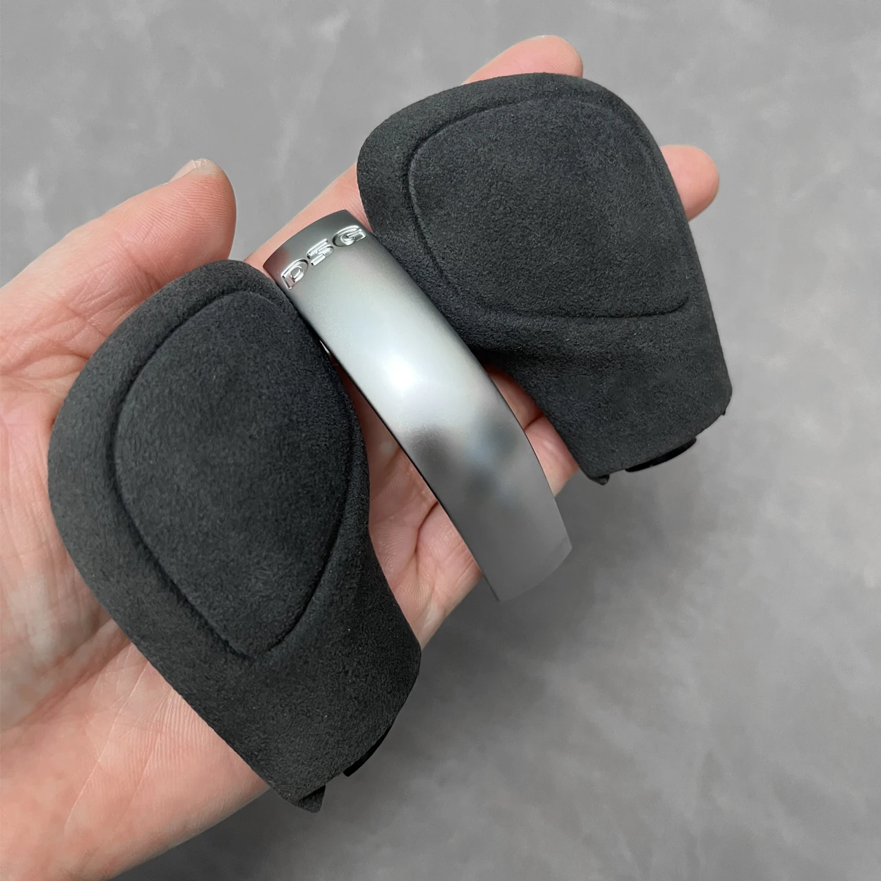 Schaltknauf-Seitenabdeckung aus Wildleder mit Matt-DSG für VW Golf 6 7 R G TI Passat B7 B8 CC R20 Jetta MK6 GLI – Detail 1
