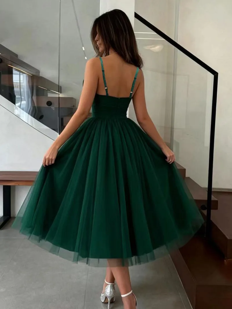 Grünes Tüll-Abendkleid mit Spaghetti-Trägern für Hochzeitsgäste Gerafftes Oberteil Formelles Kleid Elegantes Cocktail-Party-Abendkleid – Detail 3