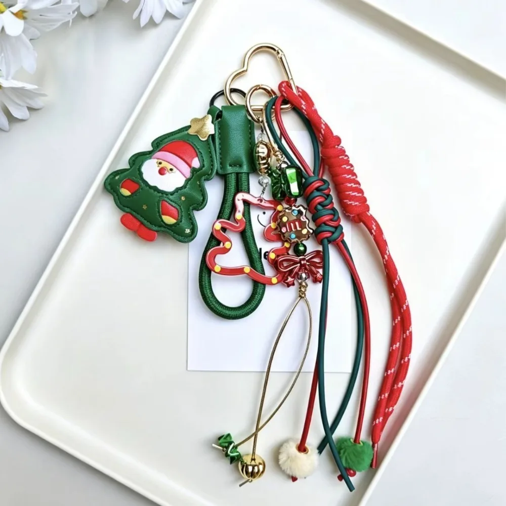 Weihnachtlicher handgefertigter Taschenanhänger, Schlüsselanhänger, grüner Leder-Weihnachtsmann-Baum-Anhänger, rot-grüne geflochtene Rucksack- und Handtaschen-Dekoration, Weihnachtsgeschenk – Detail 1