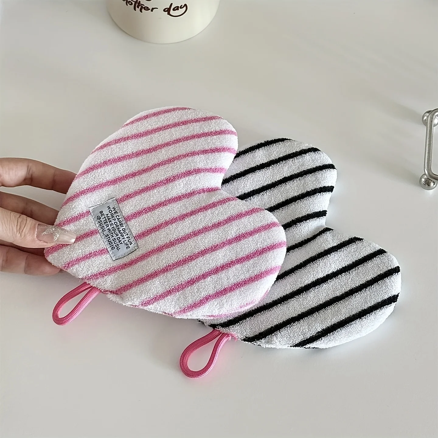 2027 1pc Heart-Shaped Heat-Resistant Hanging Pot Holder with Loop - Non-Slip Striped Placemat & Coaster, Durable Kitchen for