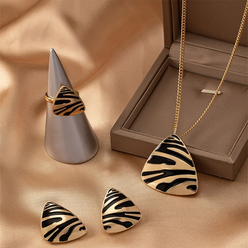 New Trendy Twill Zebra Pattern Pendant Necklace Ring Jewelry Set for Women Wedding Party 3PCS Bohemian Girls Triangular Earrings