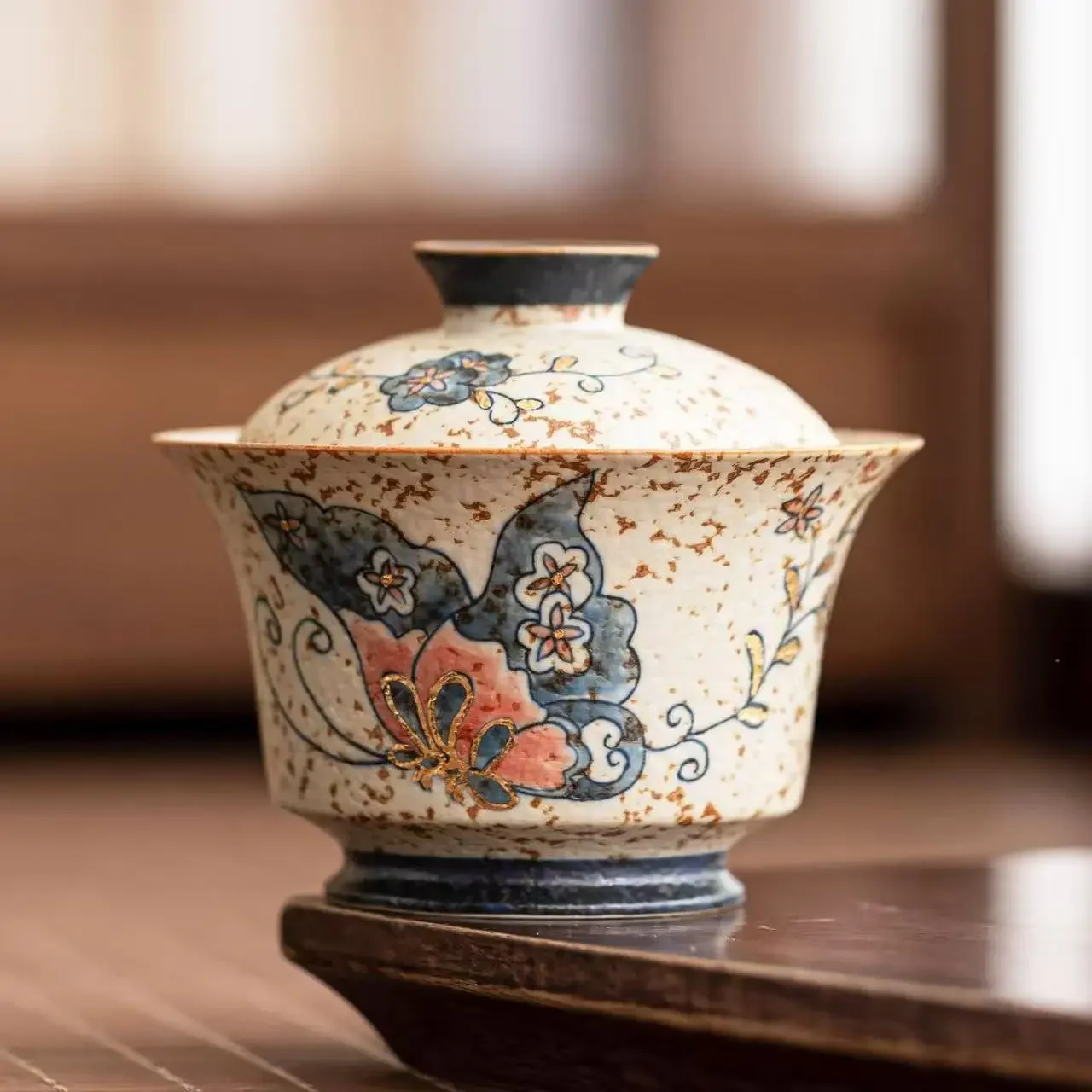 Blue and White Flint Red Gold-painted Cover Bowl Jin'an Belt Cover Tea Bowl Hand-painted Butterfly Love Flower Ceramic Tea Bowl