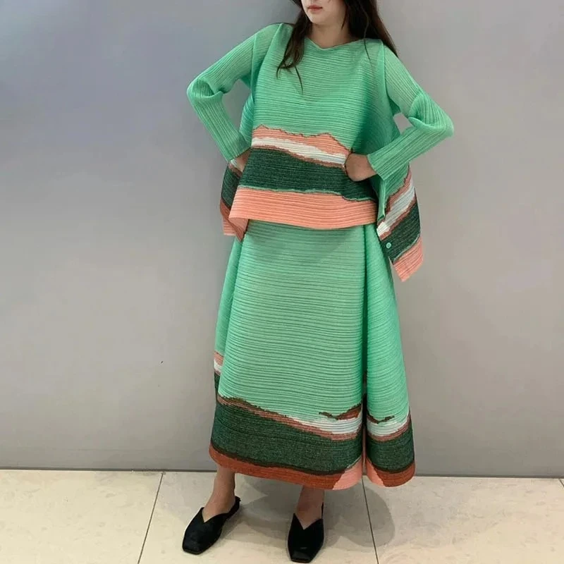 

Women's Stretch Loose Printed T Shirt and Casual A-Line Halter Skirt Fashion Design Sense Clothing Miyake 2025 Summer Pleated