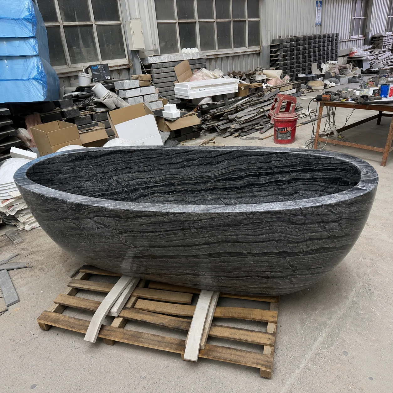 #￥Wholesale Black Fluted Bathtub Jurassic Zebra Marble Custom Standing Bathtub Black Handcrafted Soaking Tub for Luxury Hotel