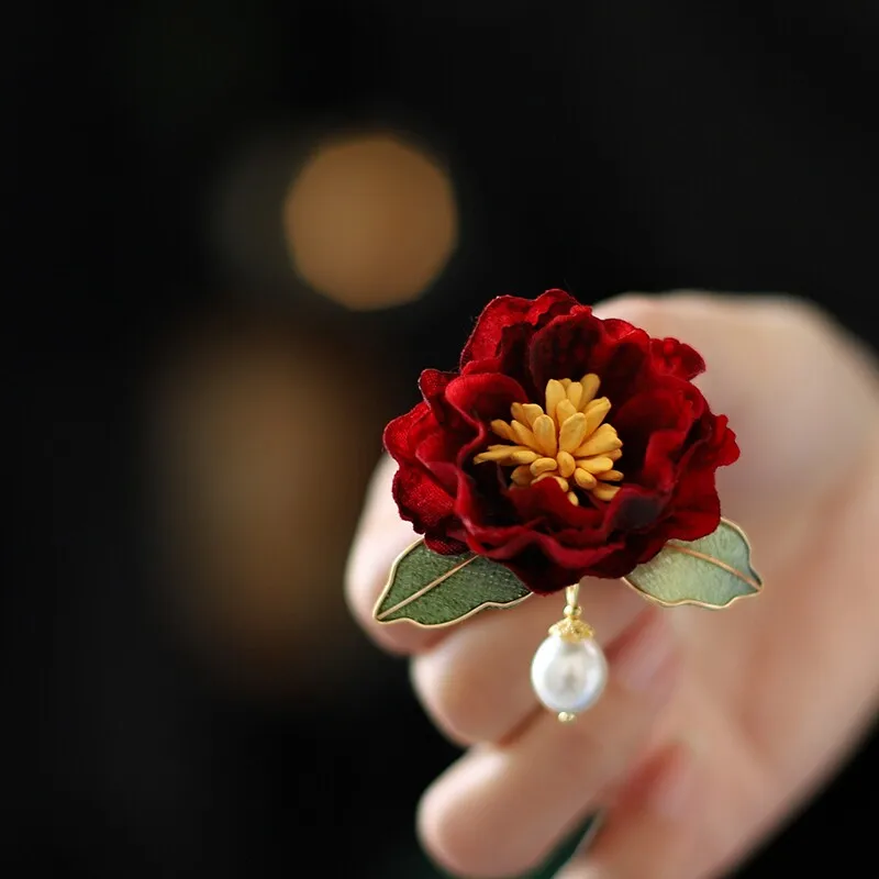 Handmade Chinese Style Red Velvet Camellia Brooch Lucky Blessing Pearl Dangle Pin For Cheongsam Coat Winter New Year Nice Gift