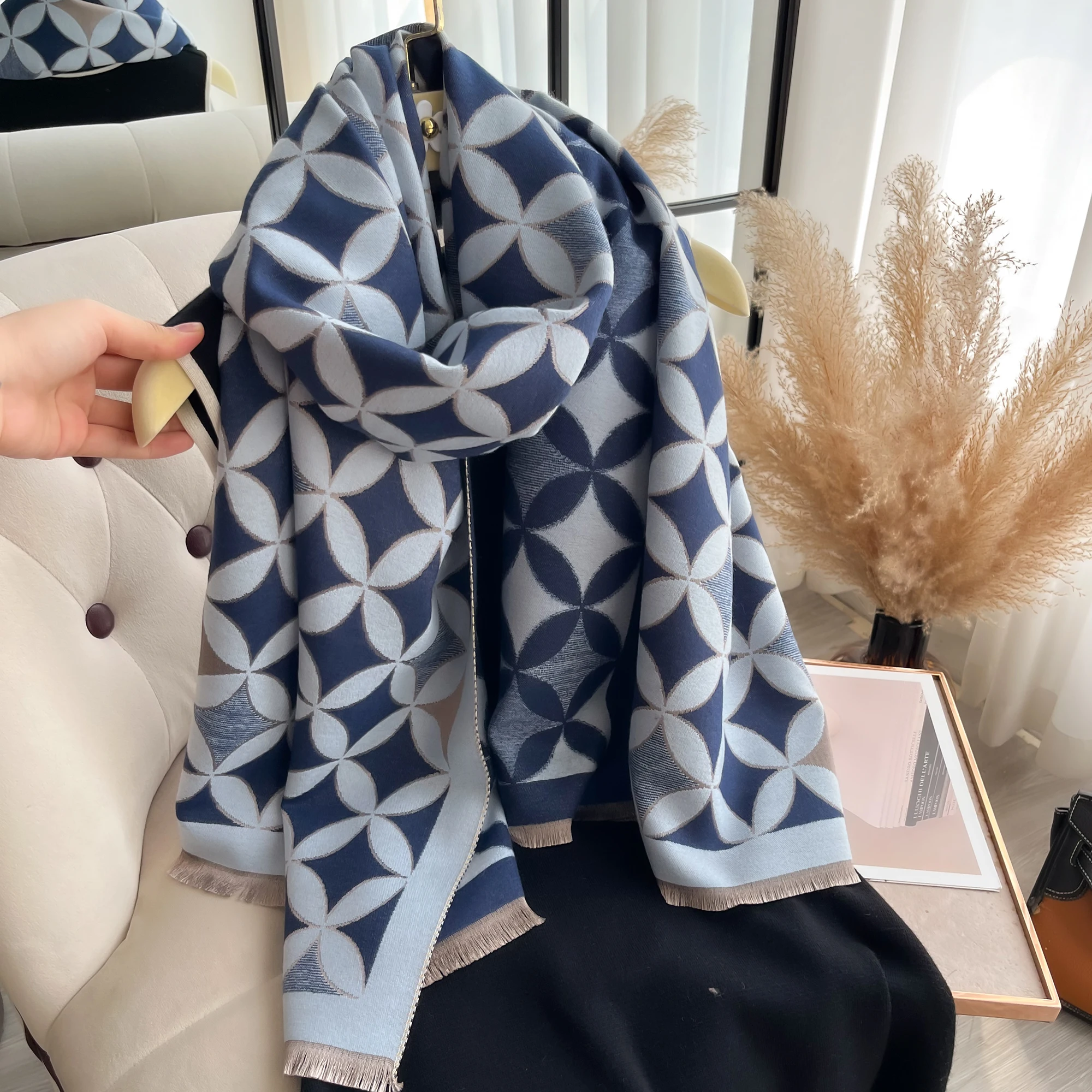 New Elegant Ladies\' Autumn & Winter Thick Warm Geometric Pattern Jacquard Shawl With Tassels Scarf, Perfect For Daily Use