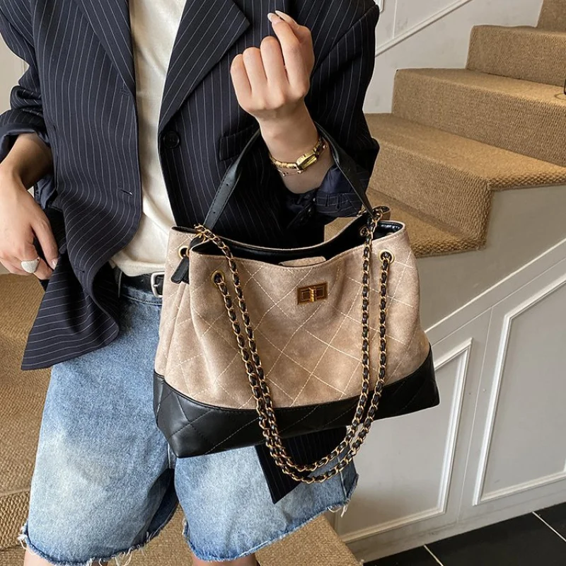 

Women's Shoulder Bag Made Of Adder-Print Leather Boasting Tirana High-End Vintage Neat Spacious Look​