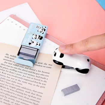 DELI การ์ตูน Mini Stapler ชุดเครื่องเย็บ 1000 pcs เบอร์ 10 Staples Office School Binding Supplies คู่มือน่ารัก Staplers