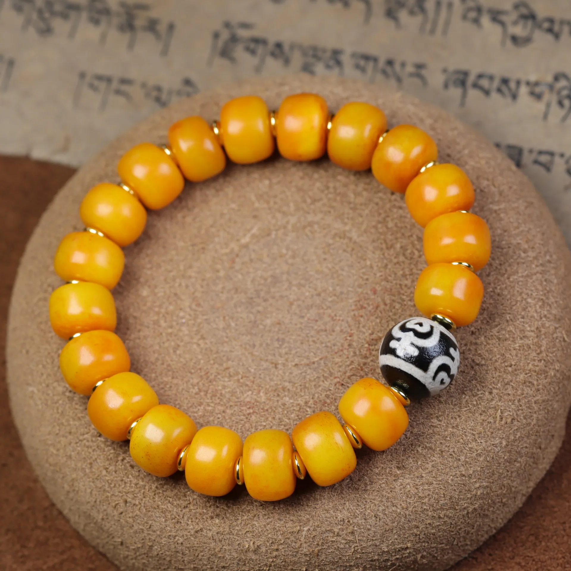 Tibetan Chicken Butter Yellow Yak Bone Strings Treasure Vase Dzi Bead Accessories Men's and Women's Ethnic Style Bracelets
