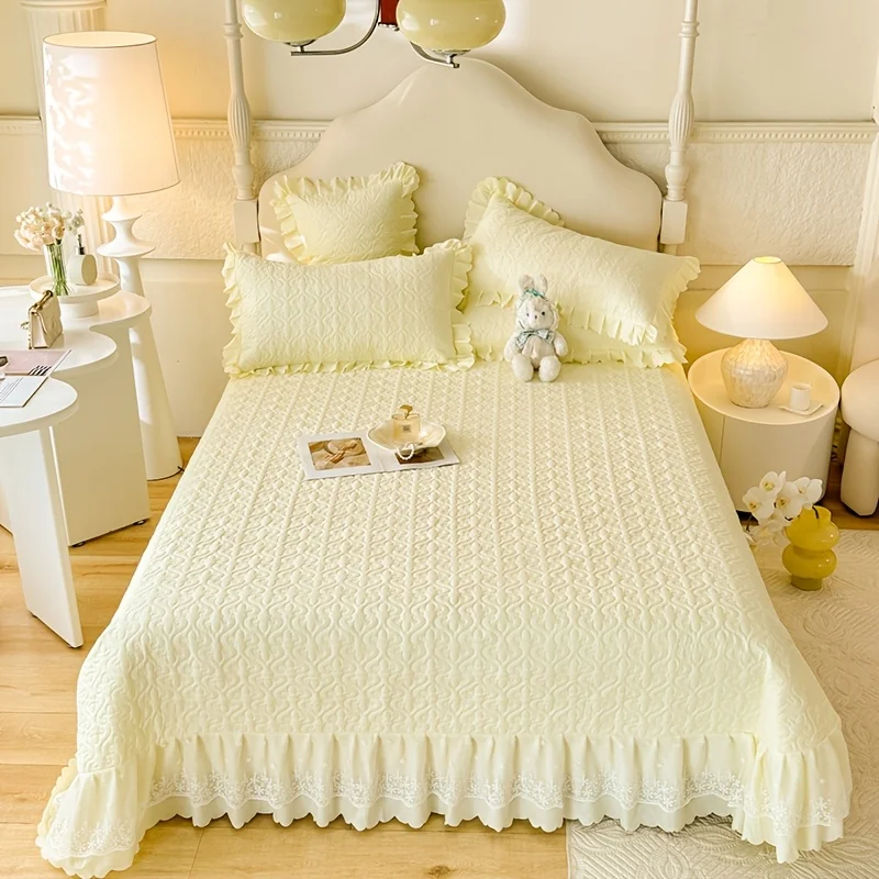 3pcs French Princess-Style Bedspread Set (1 Bedspread + 2 Pillowcases, No Pillow Inserts), Suitable for All Seasons, Easy to Remove And Wash.