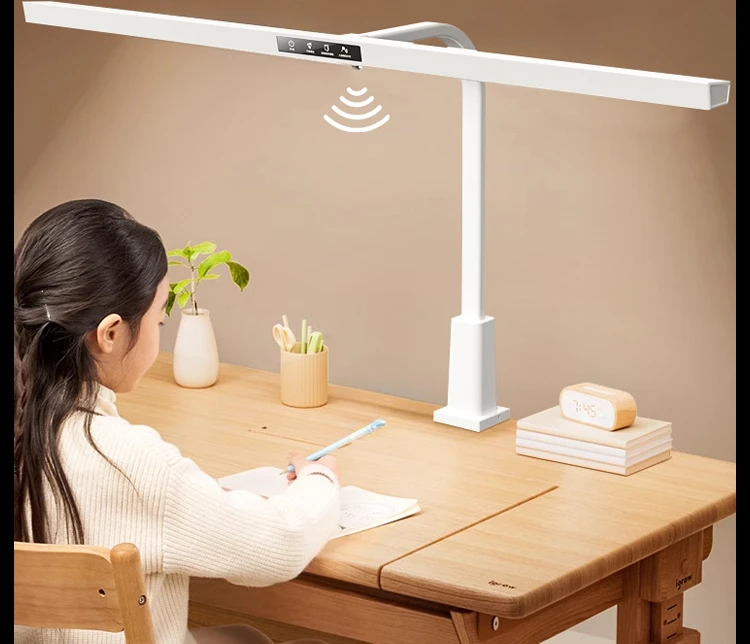 Plug-in full-spectrum shadowless reading clip lamp for children's desks for learning