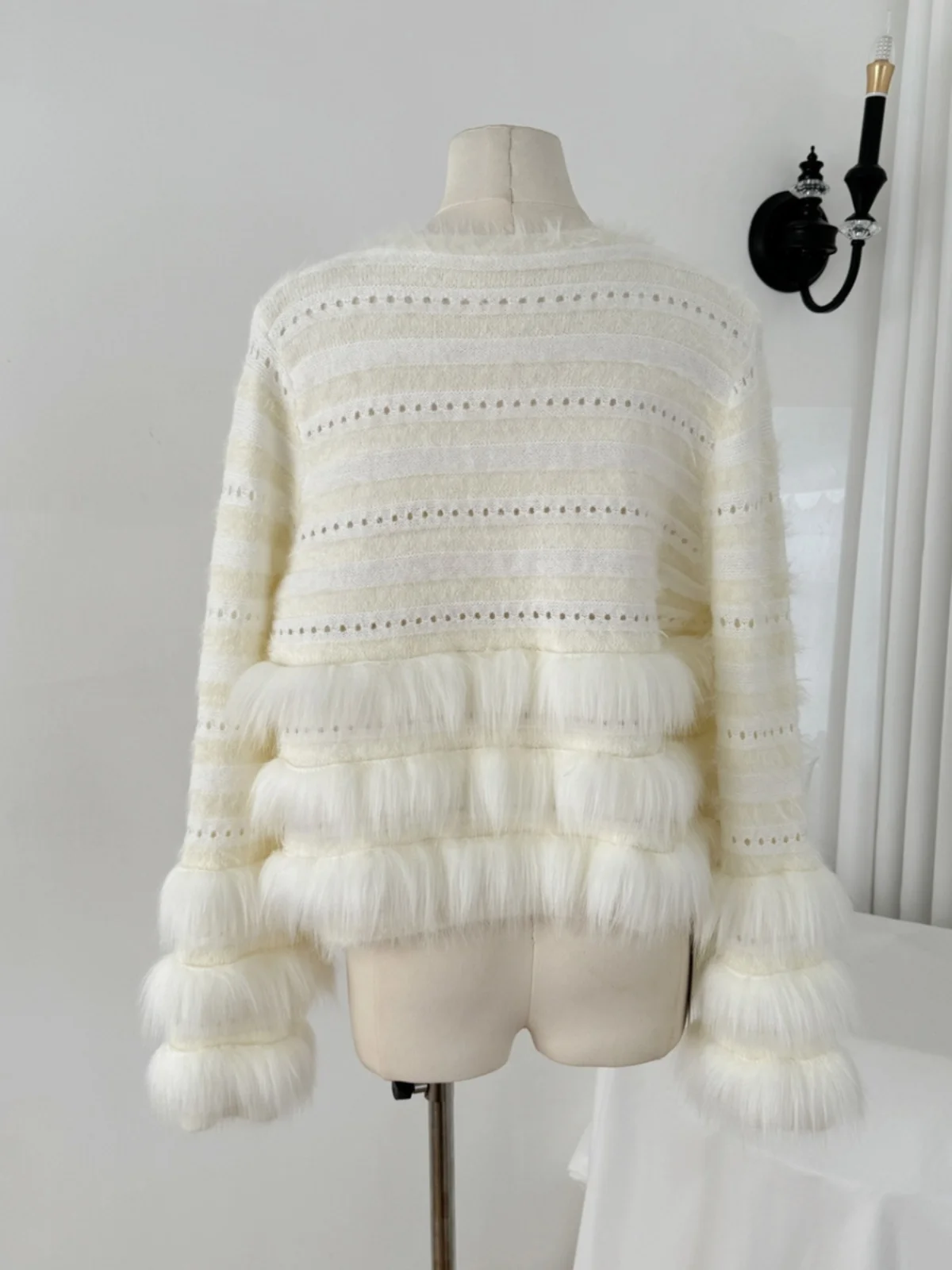 

Корейский трикотаж Sle Heavy Work iny с блестками и отделкой V-Ne, женский трикотаж Jaet, зимний сезон 2024, длинный свек, поездка на работу, мода