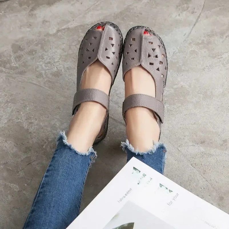 2025 Chaussures لوحات الصيف تنفس صندل مسطح أحذية الصنادل للنساء أحذية جلدية بدون كعب حقيقية