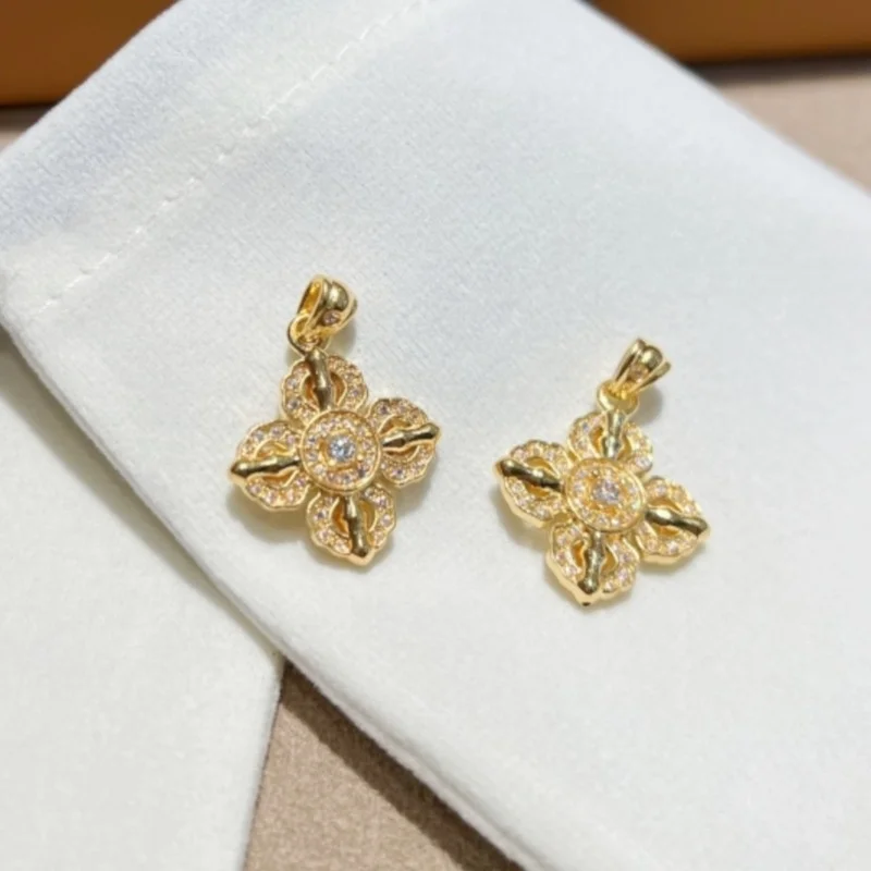 Real 18K gold cross pendant Au750 moissanite four leaf shield necklace pendant collarbone chain women's boutique jewelry gift