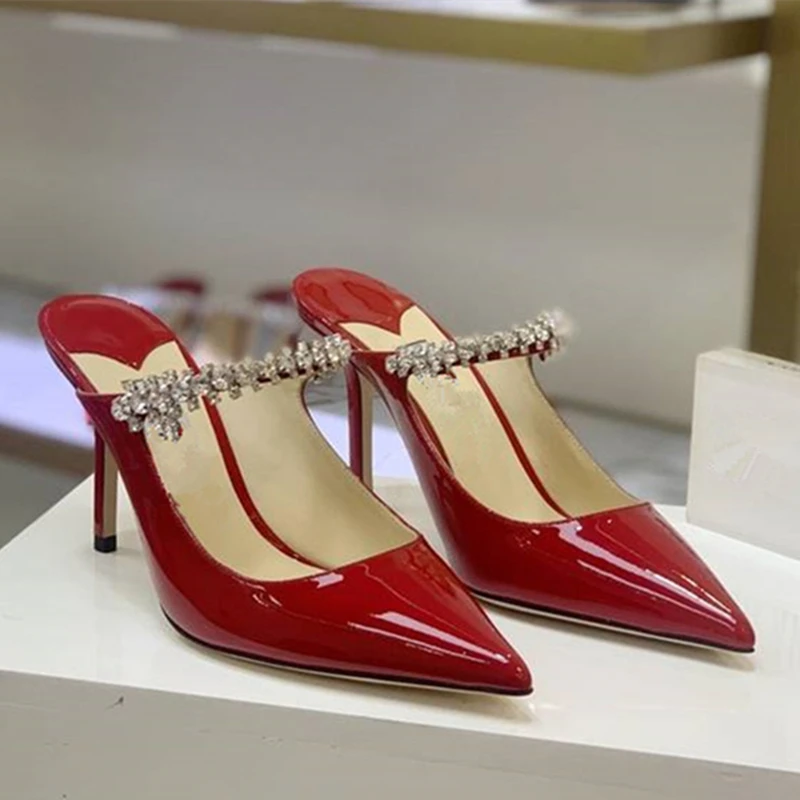 2025 รองเท้าส้นสูงใหม่ของผู้หญิงในยุโรปและอเมริกาสิทธิบัตรหนังชี้รองเท้า rhinestone