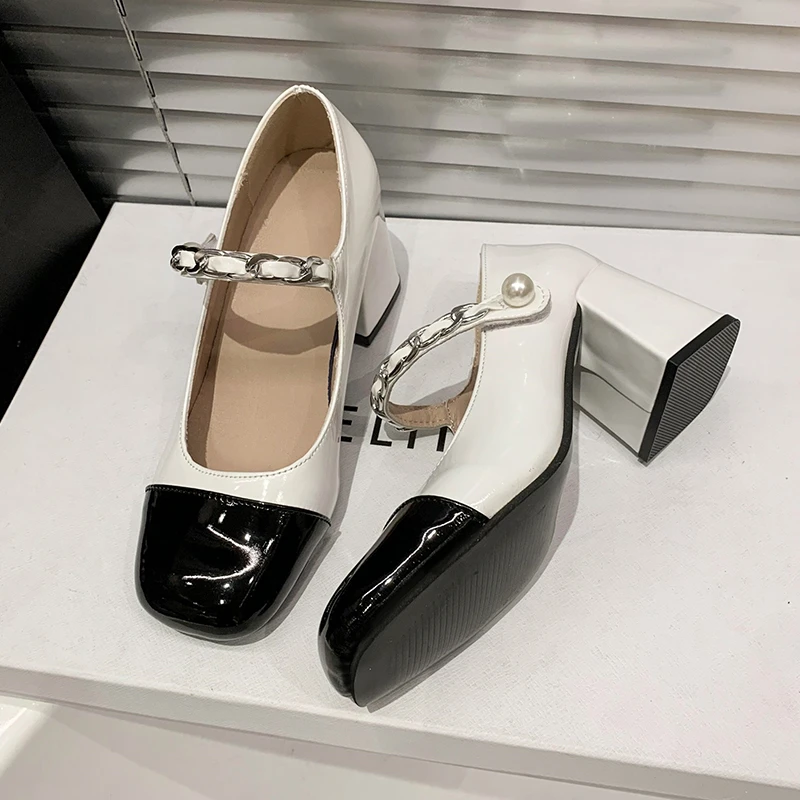 

Vintage Black White High Heels Shoes Women Spring Patchwork Leather Heeled Shoes Sandals Mary Janes Pumps with Metal Chain