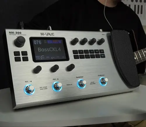 M-VAVE MK300 エレキギター、複数のエフェクトペダル、150s ステレオルーパー、128AMP/360FX/10H バッテリー寿命