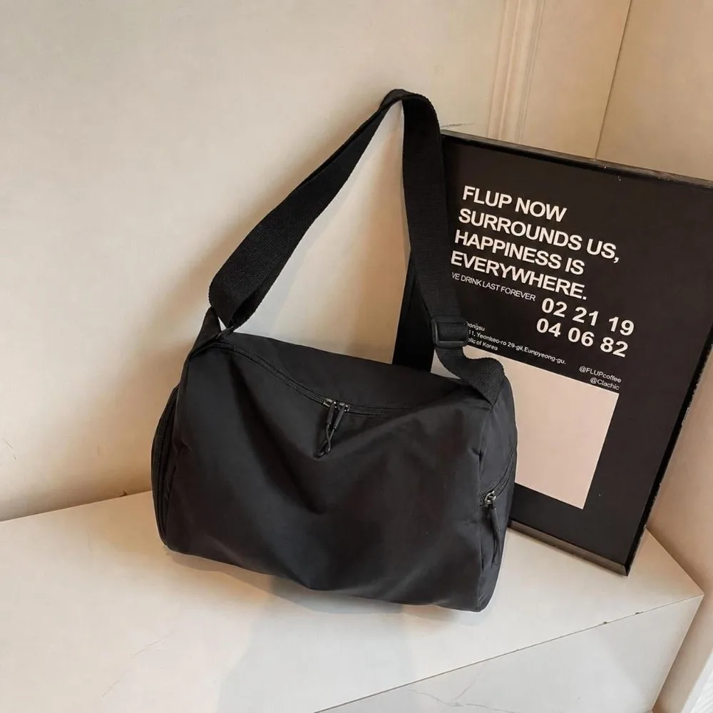 Casual Lightweight Gym Duffle Bag Waterproof Portable Sports Shoulder Bag Spacious Zippered Travel Crossbody Bag Travel