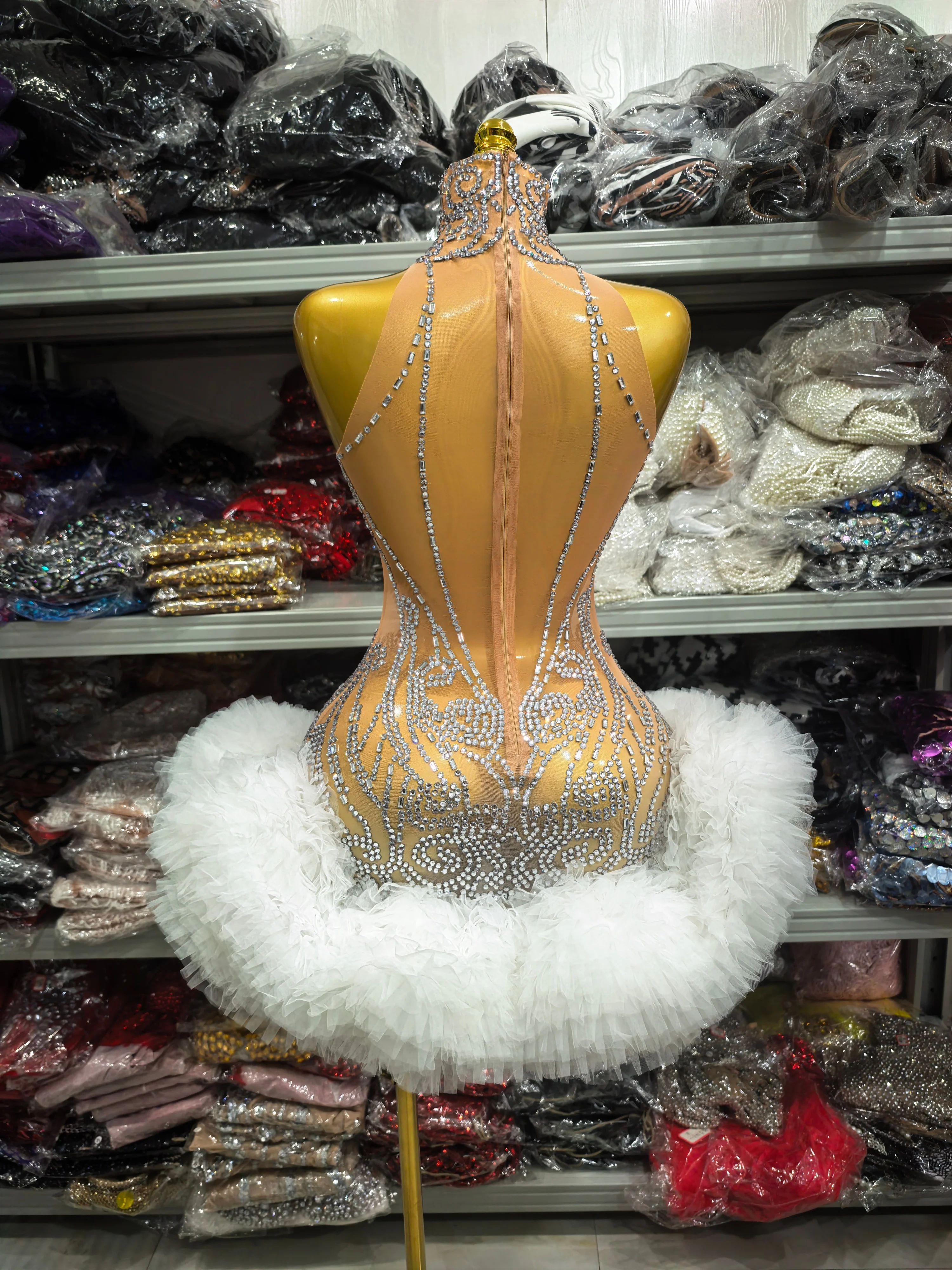 Sukienka mini bodycon z odkrytymi ramionami, z siateczki, prześwitująca, idealna na imprezę w klubie nocnym, barze, dla piosenkarki, na występ lub uroczystość.