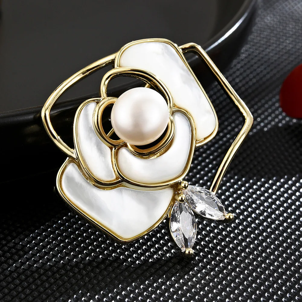 

Fashion Luxury Natural Freshwater Pearl Camellia Brooch Women's Upscale Exquisite Zircon Pin Clothing Jewelry Decorative Gifts