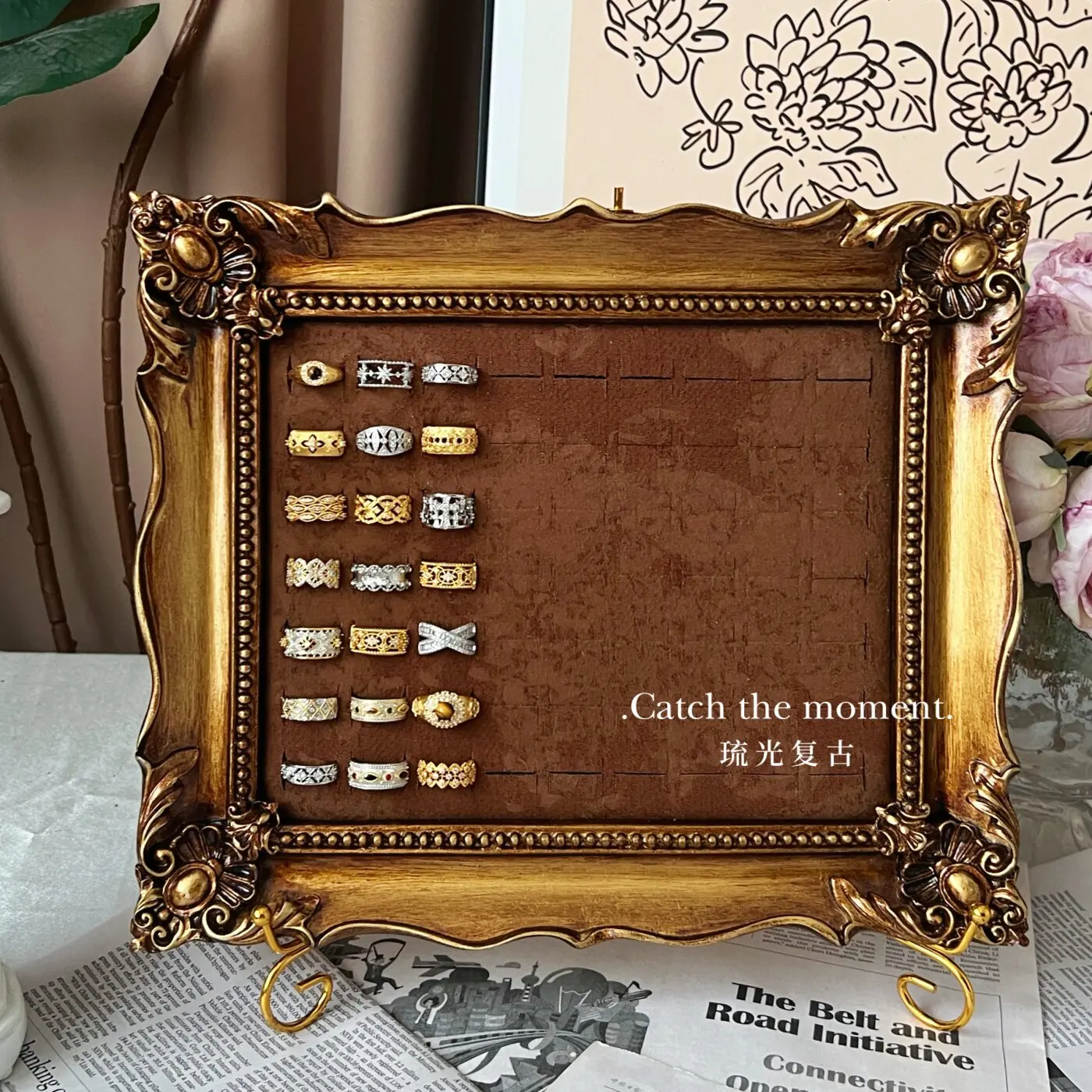 Ring disc display stand, retro jewelry in jewelry display, shooting and storage