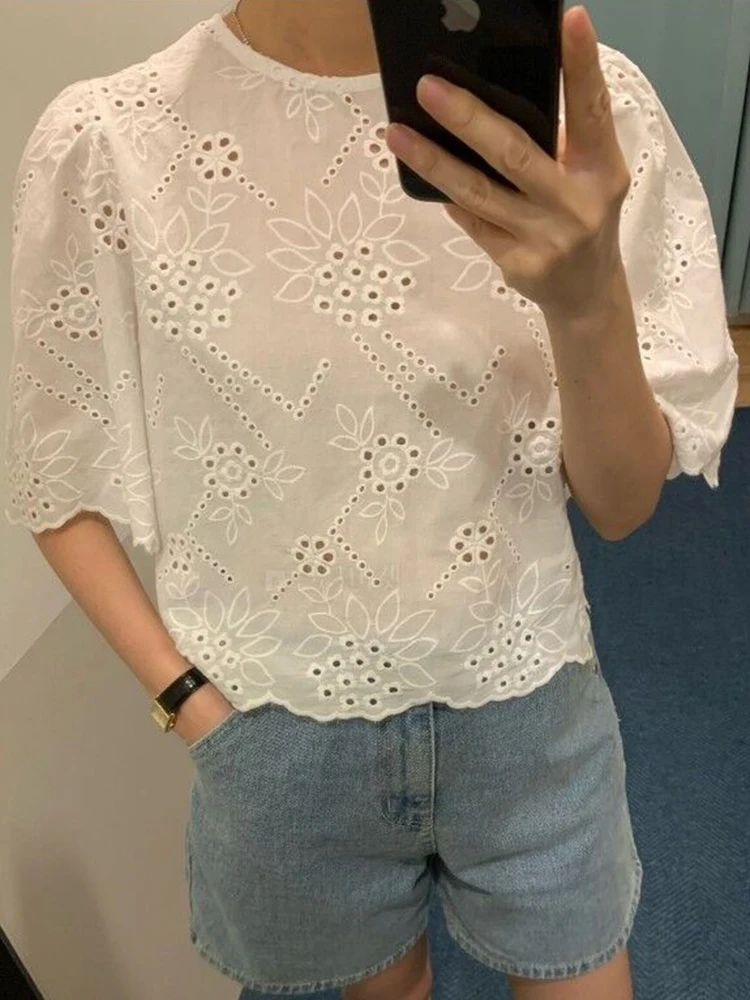 

Ele ort round Ne Embroidered Hollow out Design Loose Versatile Chic Top Women's Faionable Cotton Bubble Sve