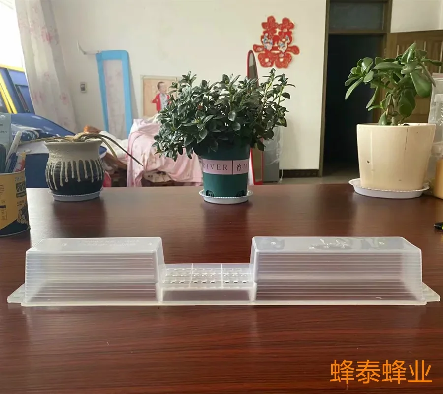 8PCS 1.5kg Bee Feeder With Powder Feeding Area, Water And Sugar Feeding Device, Thickened Feeder