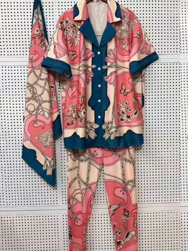 Retro-Pyjama-Set mit geometrischem Muster, zweiteilig, Sommer 2026, Damenbekleidung + gestrickte Dreiviertelhose + Seidenschal