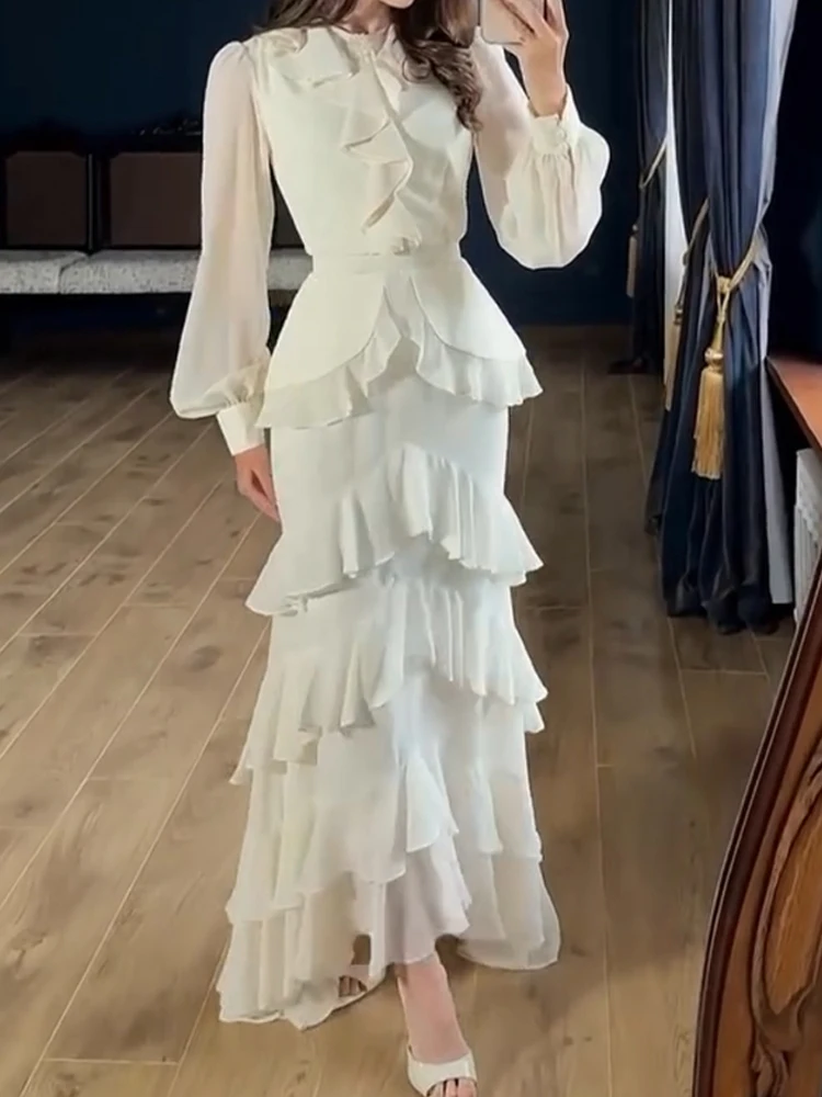 Vestido com babados, gola redonda, manga lanterna, bainha assimétrica, bainha com babados em camadas, vestido Pary com cinto