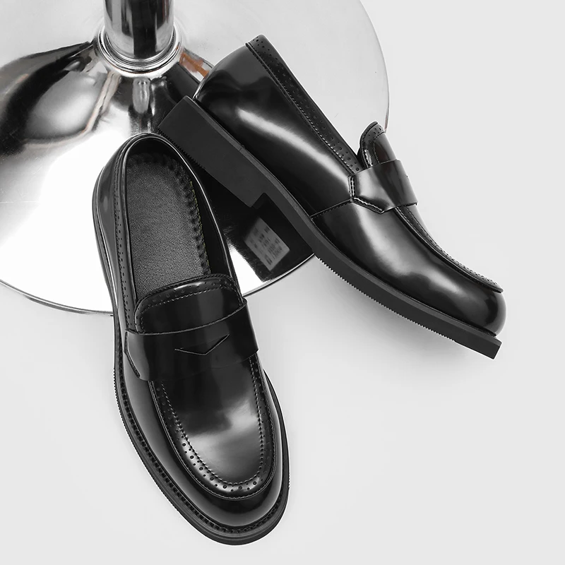 New Men Business Loafers Brand Men One-piece Slip-on Dress Shoes for Formal Wear Wedding Groom's Shoes Sizes 38-46 Men Shoes