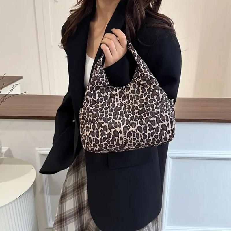 Trendy Designer Minimalist Diaper Bag Unique Vintage Fashionable Crossbody Bag For Women Stylish Messenger Purse