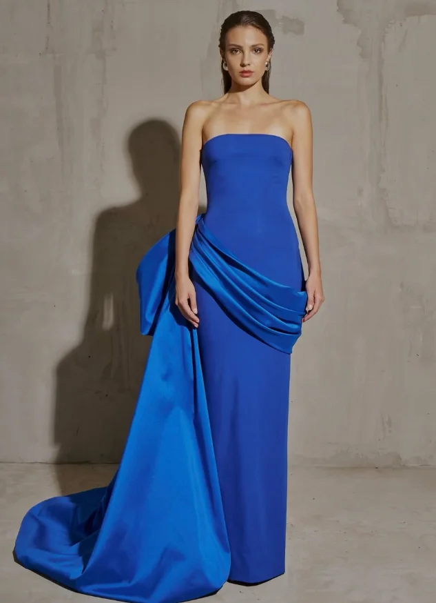 تخصيص جودة عالية بلا أكمام الأزرق طول الأرض ذيل محكمة عارية الذراعين سستة حمالة التجاعيد Abiye Uzun Elbise Modelleri