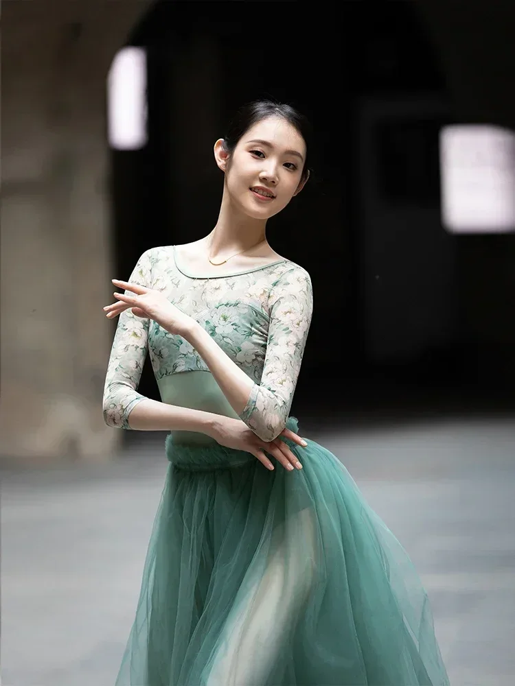 رداء رقص الباليه المطبوع بأنماط الأزهار Unitard لبدلة الجمباز لتشكيل الجسم وملابس تدريب اليوغا الجوية