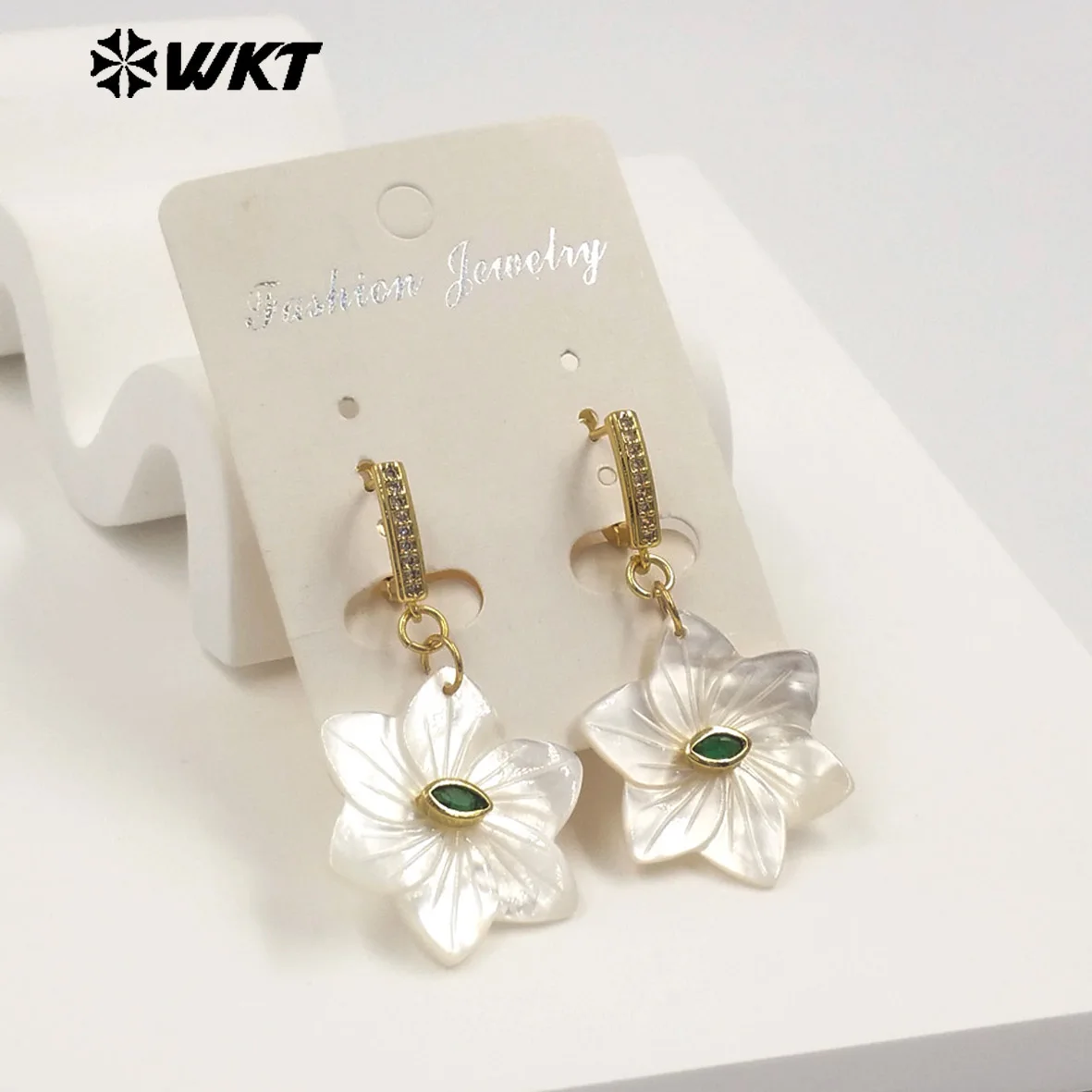 WT-MPE181 Elegant Style Colorful Zircon And Natural Shell Hand Carved Flower Shape Pendant Earrings As Lady Trendy Jewelry