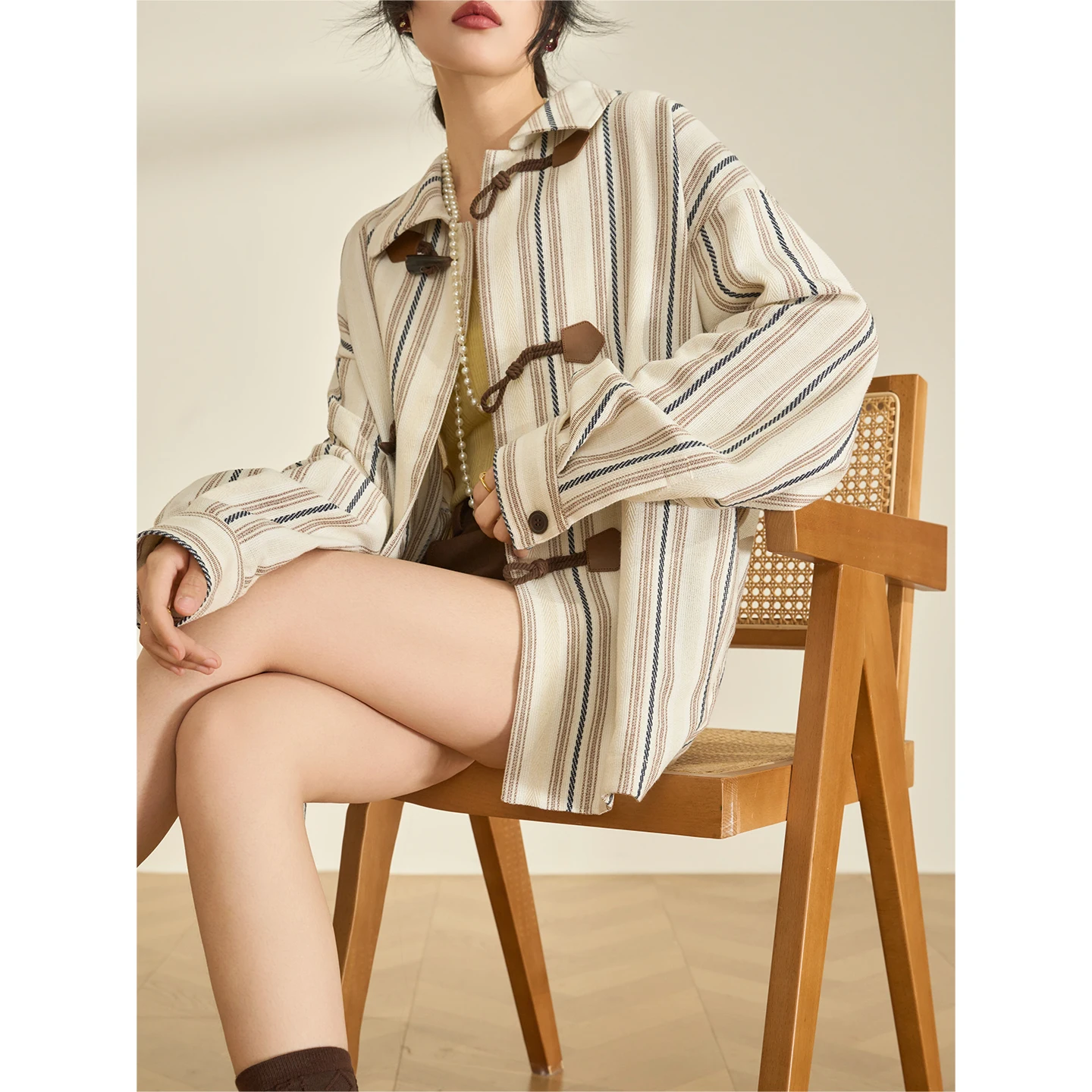 

Уникальная винтажная женская рубашка-жакет с вертикальными полосками, элегантная, красивая, повседневная, для работы, свободного кроя, с длинными рукавами, на пуговицах