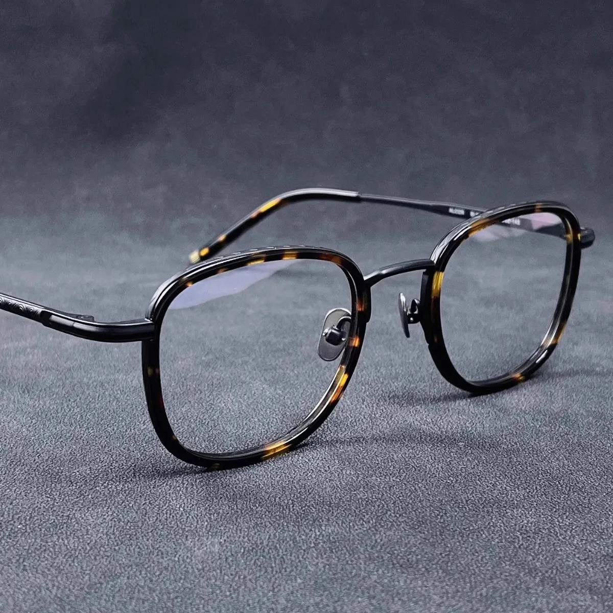 

13.8g Titanium Reading Glasses Male Ultralight Vintage Handmade Eye Glasses Frame Men Retro Square Myopia Glasses Japanese