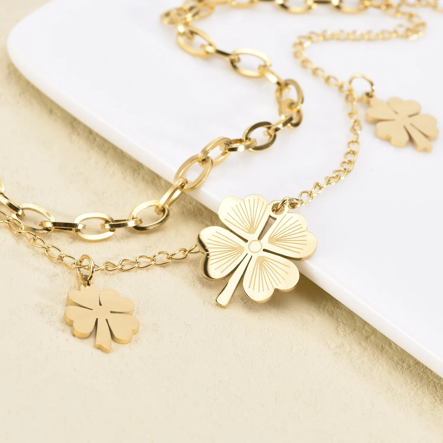 Lucky Clover Titanium Steel Bracelet Charm Chain 18K Gold Plated Waterproof Anti Allergy Jewelry Suitable for Women Girls Gift