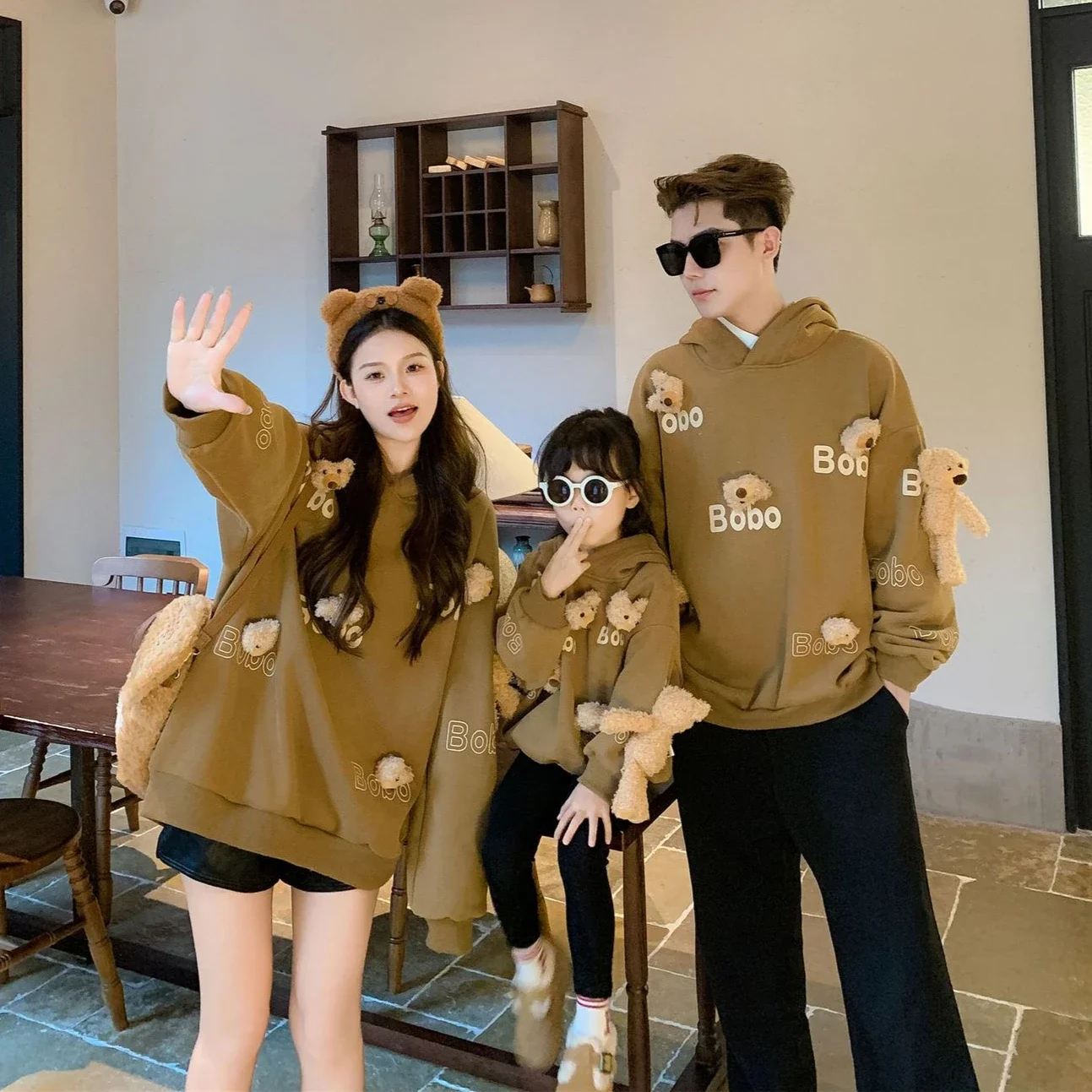 

Winter Family Thick Hoodies with Bear Doll Parent-child Warm Long Sleeve Tops Mother Father and Son Daughter Matching Clothes