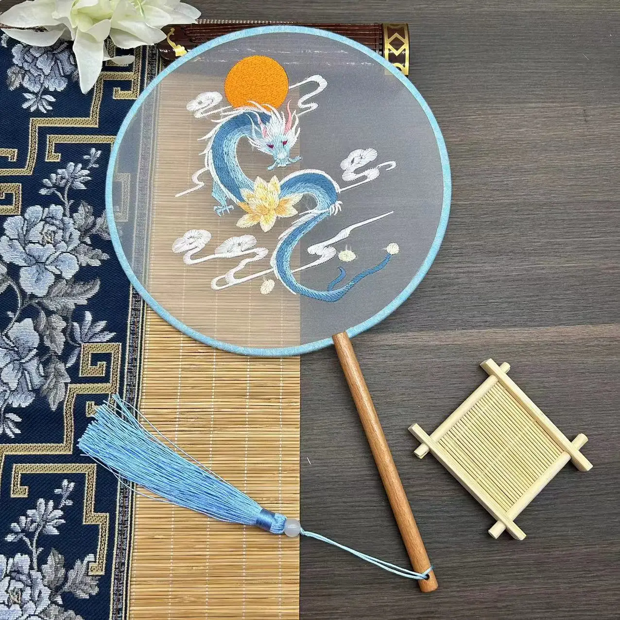 خمر مجموعة مروحة الرقص الكلاسيكي سو التطريز مروحة الوجهين التطريز الرجعية مروحة يدوية ديكور المنزل