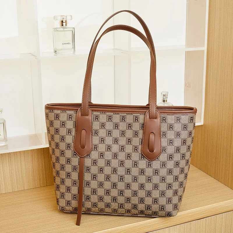 

Seasonal New Product Tote Bag Large Bag Women's Bag Large Capacity Handbag Casual Work Clothing Crossbody Large Bag Accessible Luxury Single Shoulder Crossbody Women's Bag 2025 New Fashion